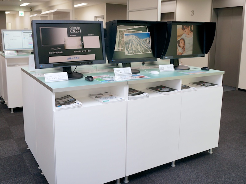 左からColorEdge CX-271-CNX、ColorEdge CG246、ColorEdge CG277