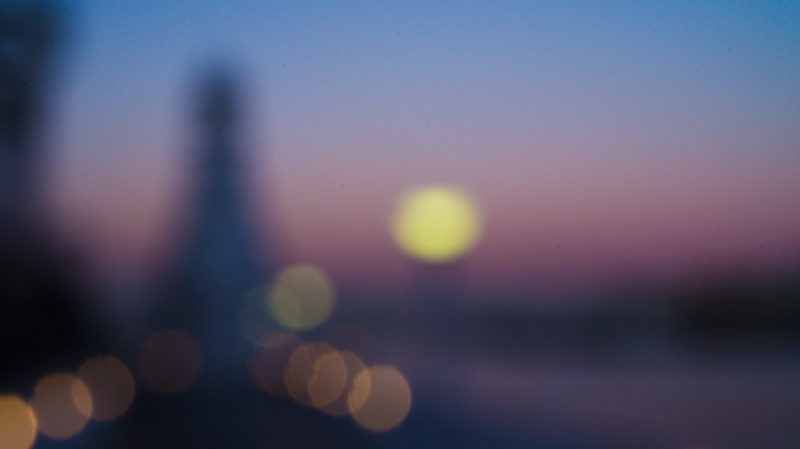 3mmホールカメラ。見ればおわかりの通り、夕暮れ時の海を撮影。ニコンD600