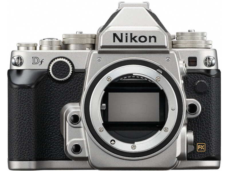 Df（2013年11月発売、ボディ実勢価格は27万8,000円前後）