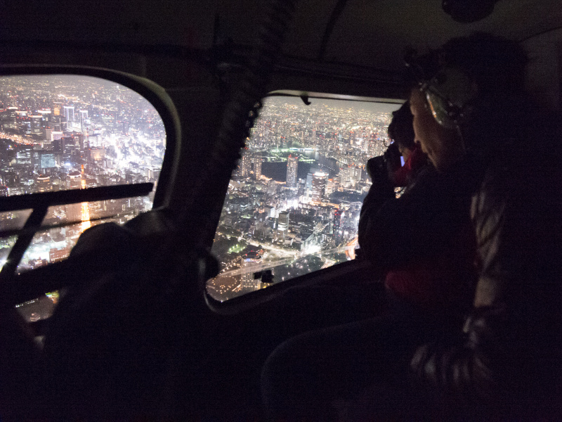 参加者2名が左右それぞれの窓を独り占めできる