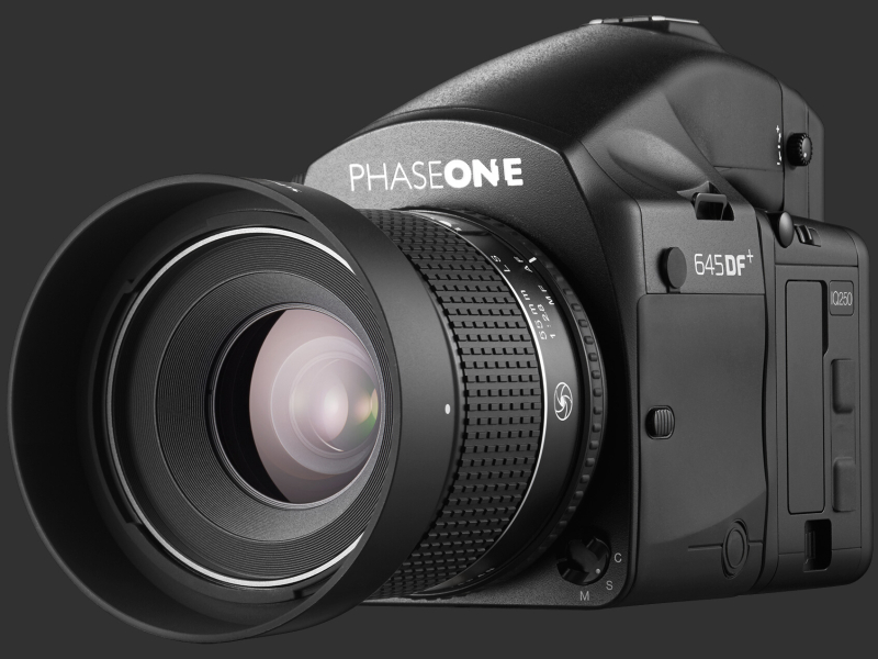Phase One 645DFに装着したところ。