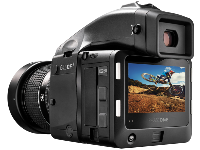 Phase One 645DFに装着したところ。