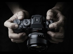 フィルム一眼レフライクなデザインのミラーレス「FUJIFILM X-T1