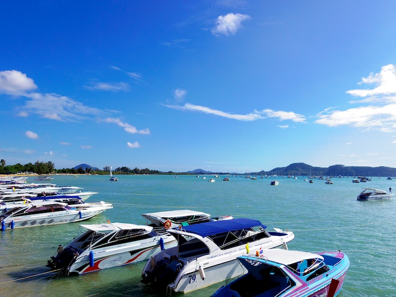 南の島の鮮やかなムードを強調したかったのでカスタムイメージを「鮮やか」にして撮影しました。かさばらない小さなボディとレンズは海外旅行の強い味方です