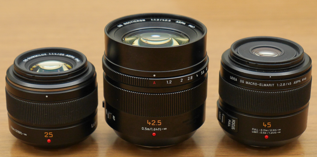 マイクロフォーサーズのライカブランドレンズ“三兄弟”。左からLEICA DG SUMMILUX 25mm F1.4 ASPH.、LEICA DG NOCTICRON 42.5mm F1.2 ASPH. POWER O.I.S、LEICA DG MACRO-ELMARIT 45mm F2.8 ASPH. MEGA O.I.S