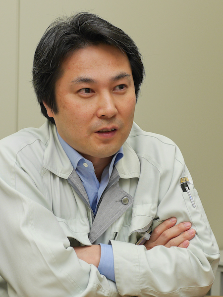 光学系全般を担当した朴一武氏。