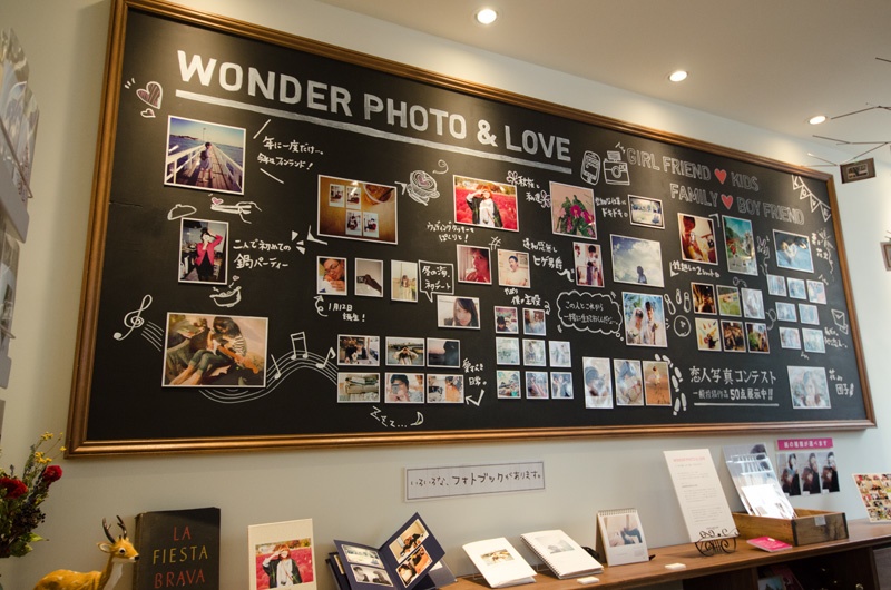 整然と並べられるのではなく、手書きのコメントを添えて散りばめられたレイアウトがすてきです。