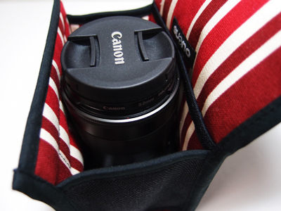 52mm径のプロテクトフィルターを装着しても収納可能。