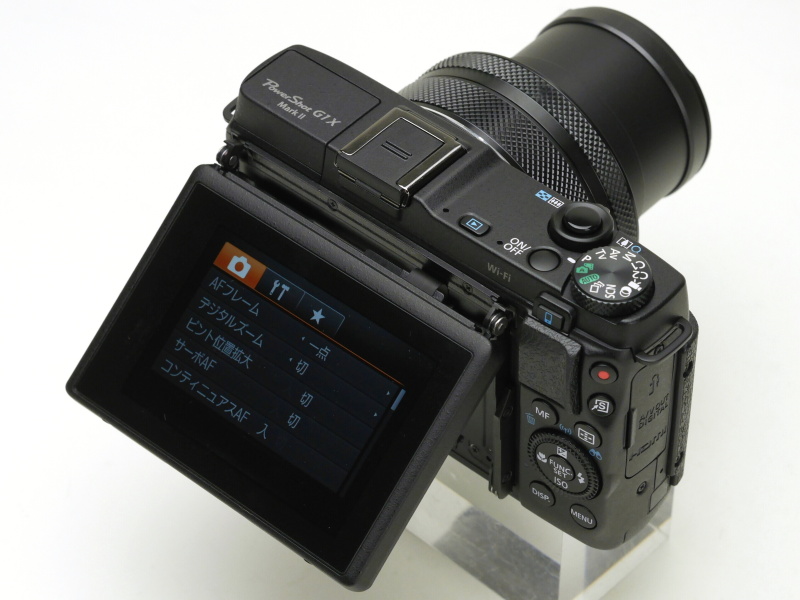 液晶モニターのチルトは上180度、下45度