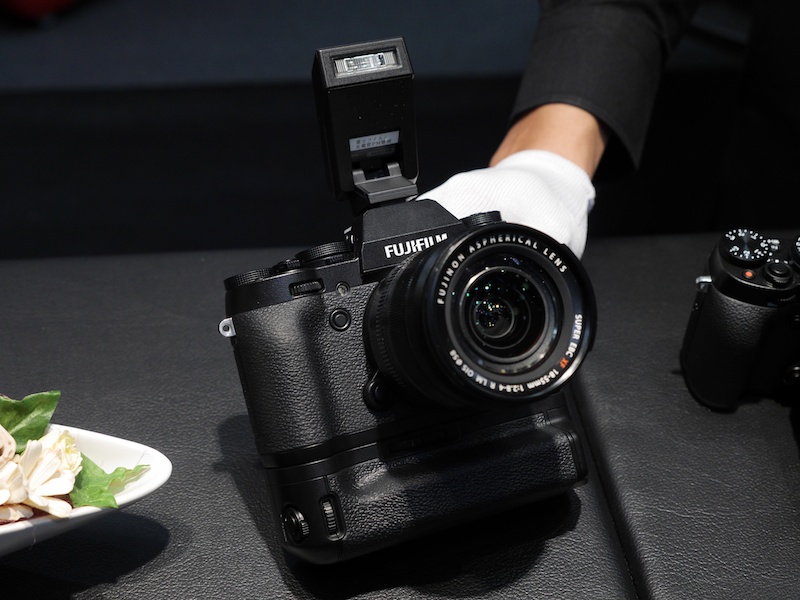 会期中2月15日に発売されるFUJIFILM X-T1