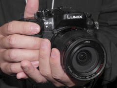 CP+】パナソニック、「LUMIX GH4」「ノクチクロン」を展示 - デジカメ