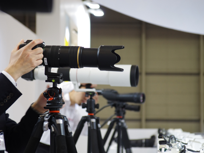 各種フォーマットのカメラで望遠レンズを試せる