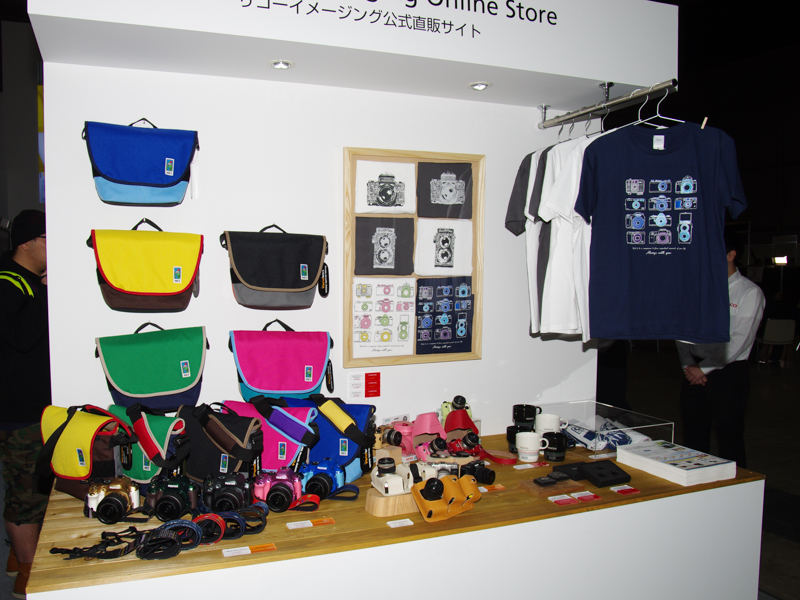 リコーイメージング直販サイト取扱い商品のコーナー。CP+2014の会期中に限り、直販サイトでは一部の商品を値引きしている