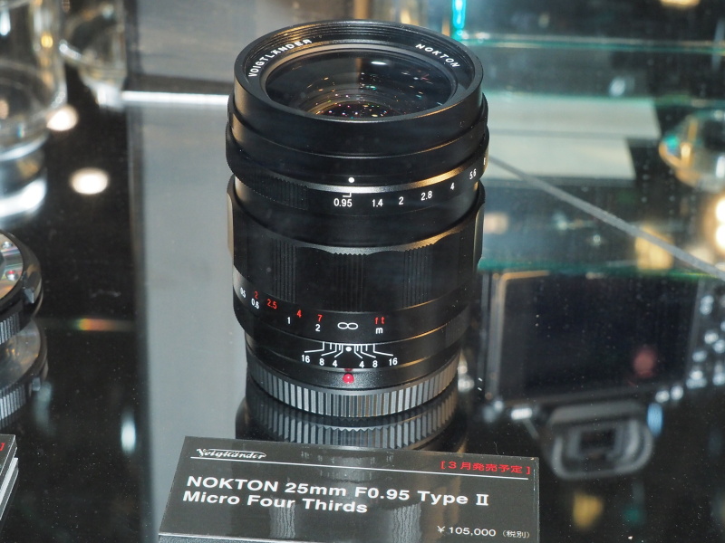 CP+開幕前日に発表したNOKTON 25mm F0.95 Type II（マイクロフォーサーズ用）。光学系はそのままに、無段階絞りに切り替える機構を新搭載した