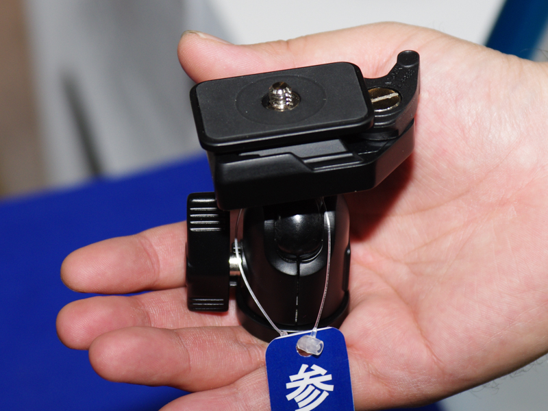 ミラーレスカメラ向けサイズのシュープレート