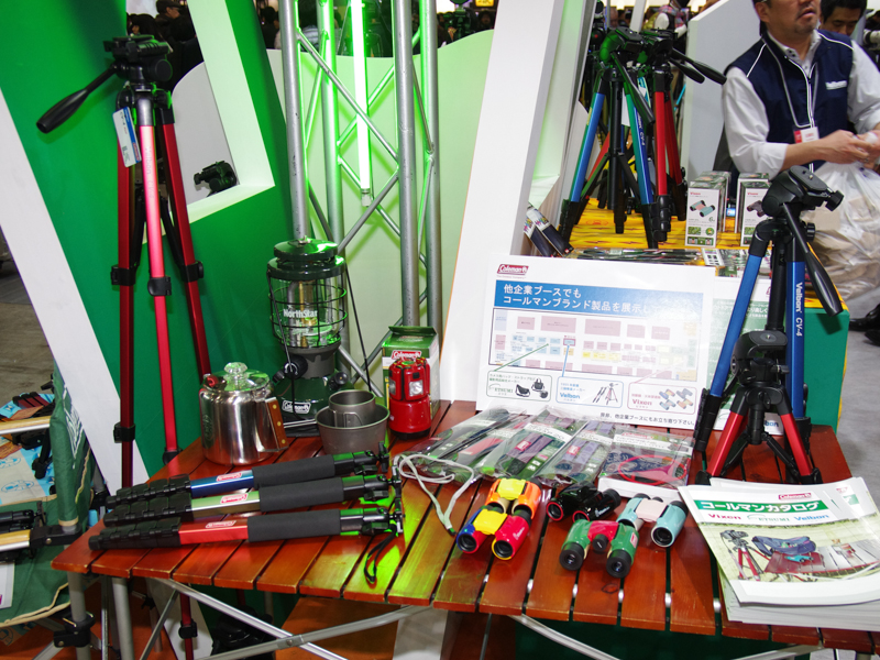 コールマンブランドの製品の展示