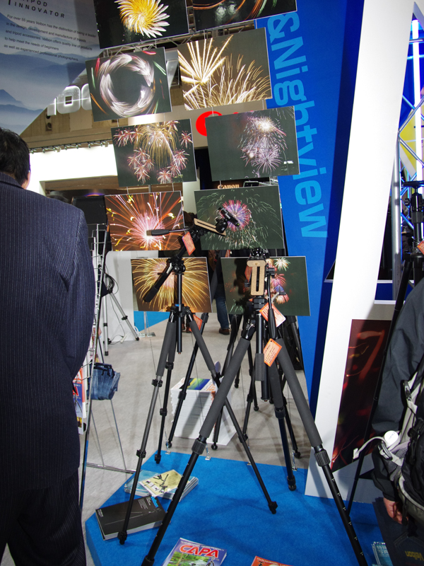 夜景・花火撮影のコーナーでは、比較的大型で段数の少ないモデルを展示していた