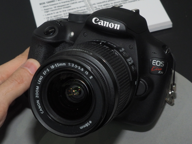EOS Kiss X70