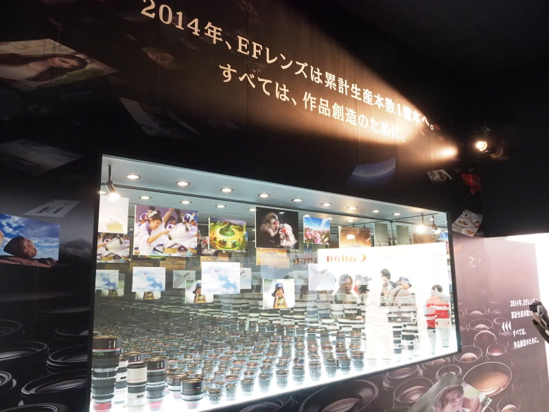EFレンズの累計生産本数が1億本に近づいたとの展示