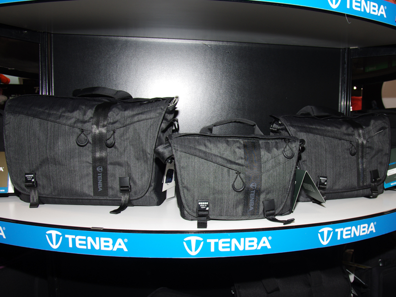 テンバのDNAシリーズ。中央が新製品の「DNA 8」