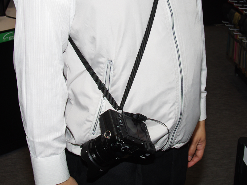ミラーレスカメラ向けの「速写ストラップ」（仮）