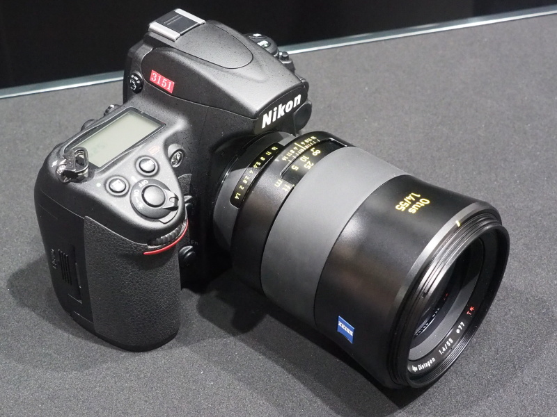 国内発売前のOtus 1.4/55をカウンターで手に取れる