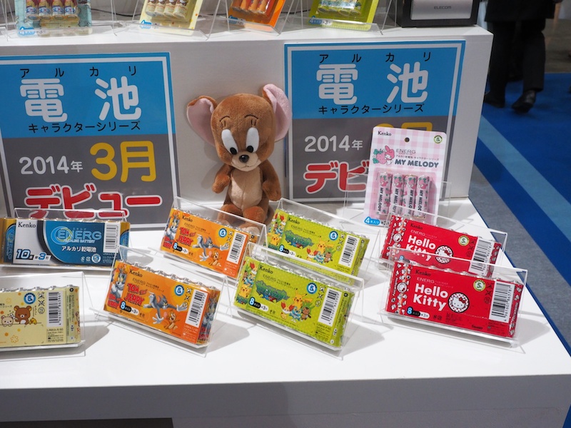 2014年3月発売予定。キャラクター乾電池。ハローキティーやONE PIECE、リラックマ、ドラゴンボールXなど、人気キャラクターのアルカリ乾電池。