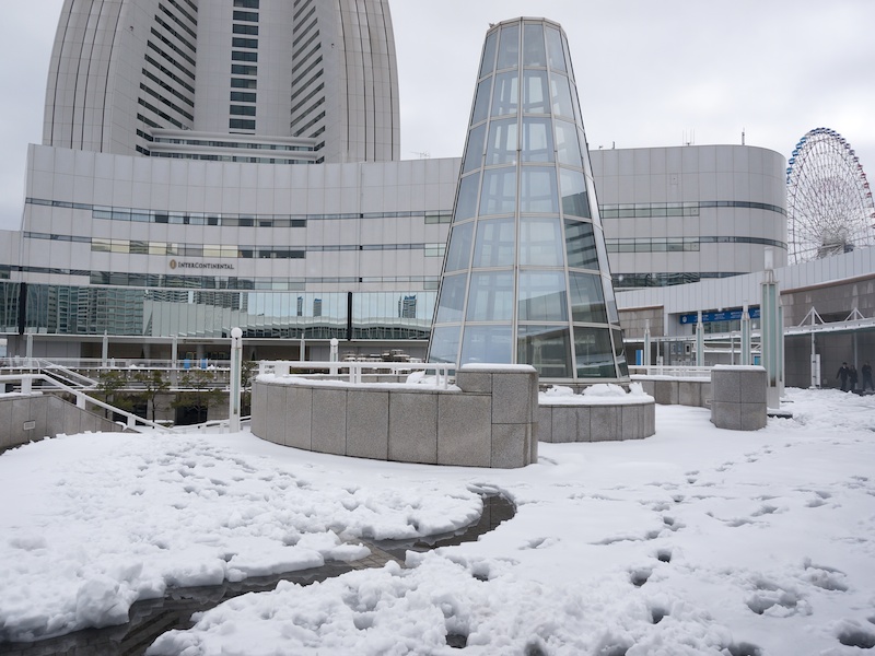 会議ホールとインターコンチネンタルホテル