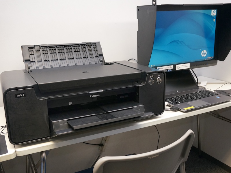 写真専用設計のPIXUS PRO LINEによるA4プリントが無料で体験できる。ディスプレイはEIZOのColorEdge