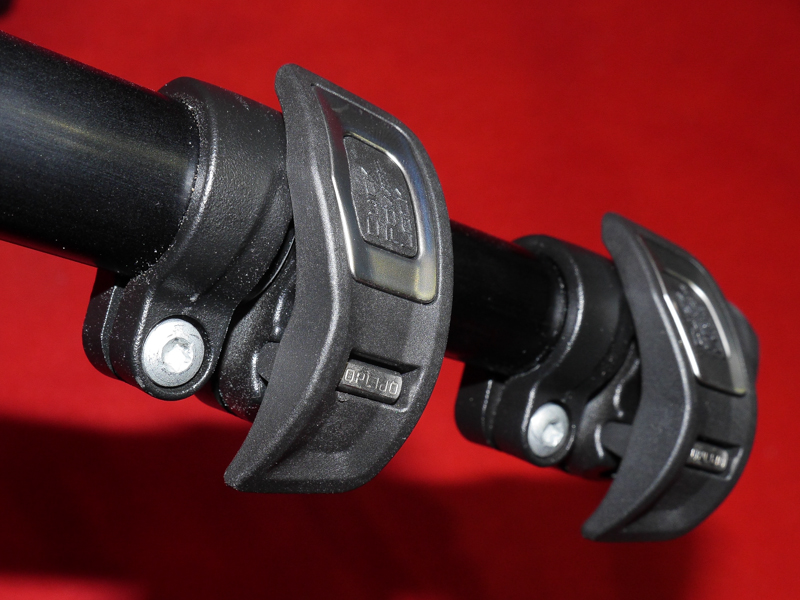 ロックレバーも操作しやすい形状になった