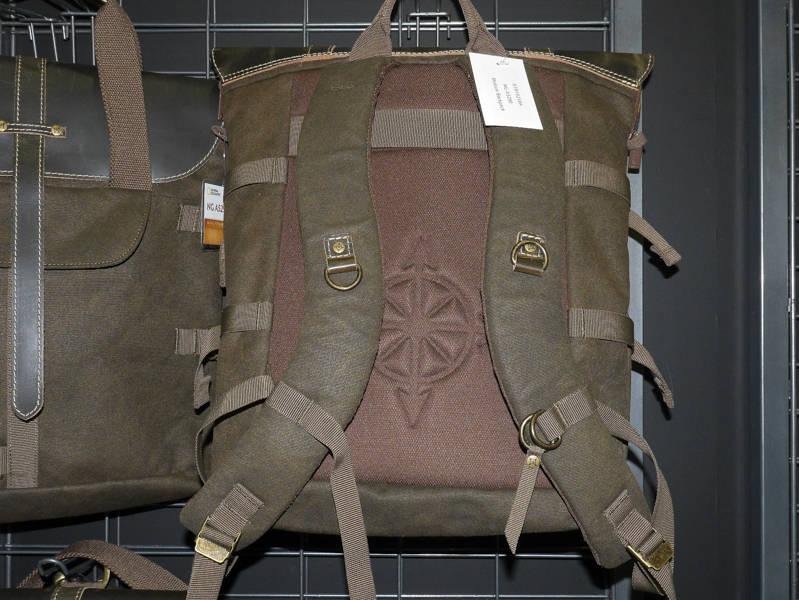 バックパックの背中側