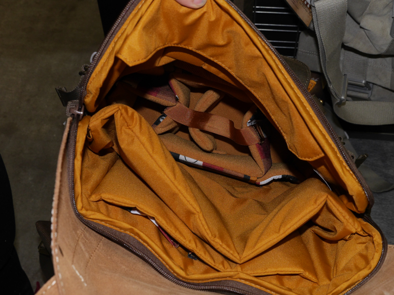 バックパックの内部。インナーケースが付属する