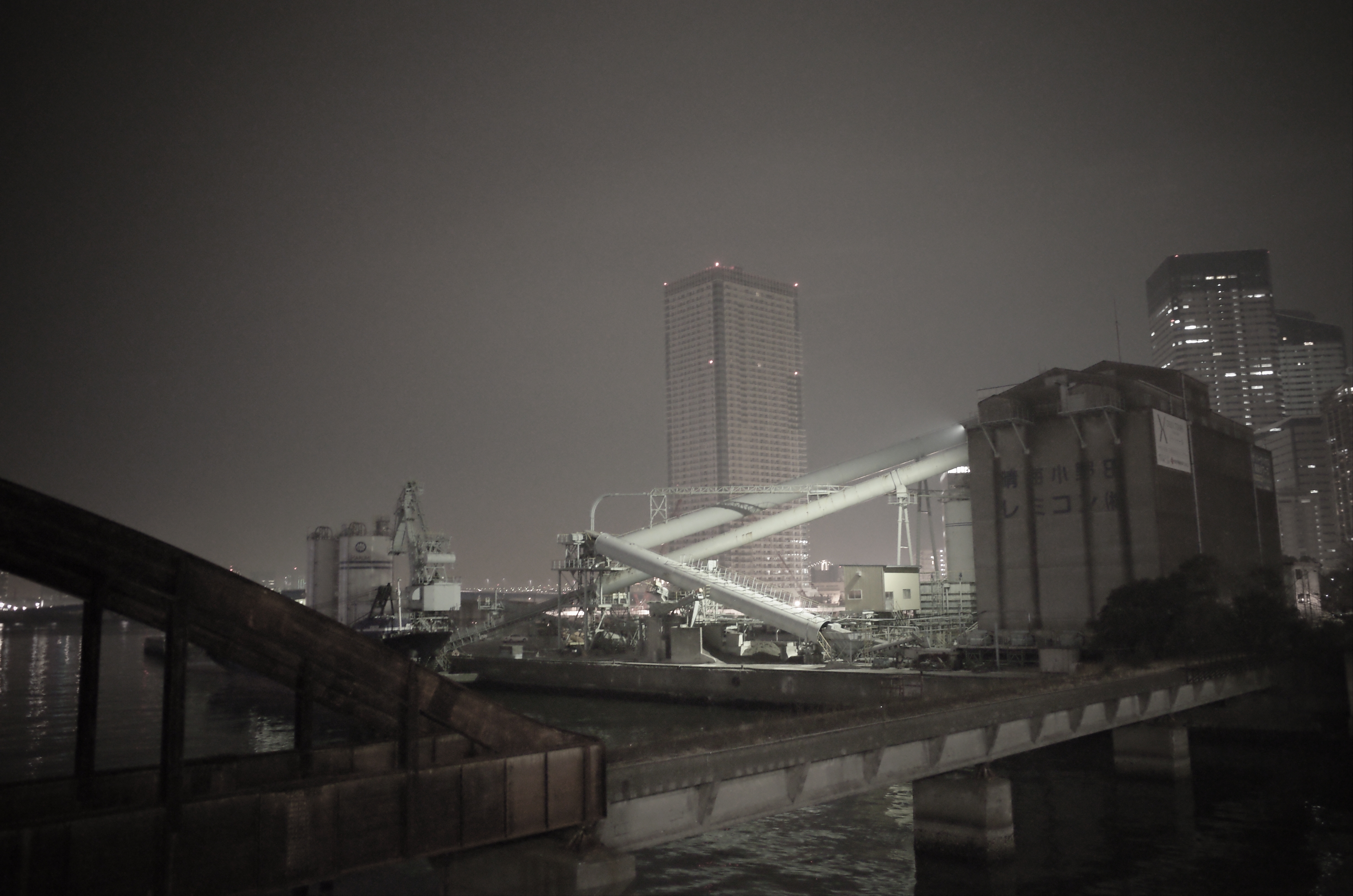 GR / 1/8秒 / F2.8 / -0.3EV / ISO3200 / プログラム / WB：オート