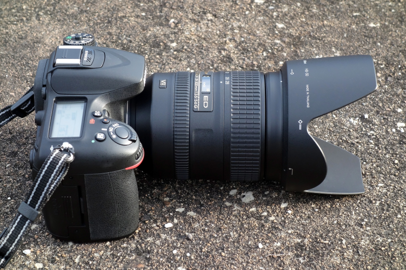 標準域から超望遠域まで幅広くカバーできるD7100+AF-S NIKKOR 28-300mm F3.5-5.6 G ED VRの組み合わせ。そのカバーできる超望遠域は、通常でも450mm相当。そして、D7100が誇る「対DX1.3×クロップ」機能を使用すれば約600mm相当（正確には585mm）までカバーできる。