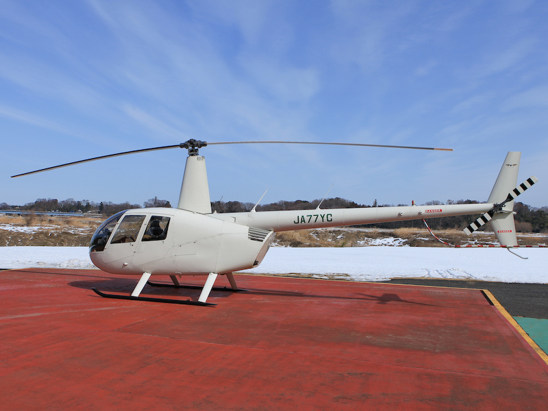 今回のツアーで使用されるヘリコプター。比較的小型のため座席と窓が近く視界が良いとのこと。