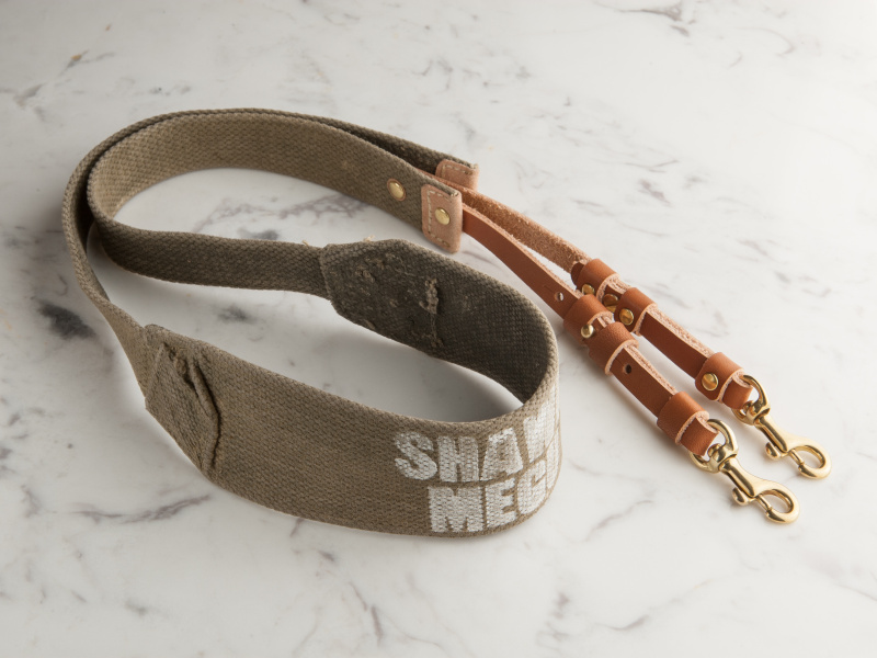 ショーン&amp;メグのユーズド素材を使ったキャンバスカメラストラップは8,800円だ