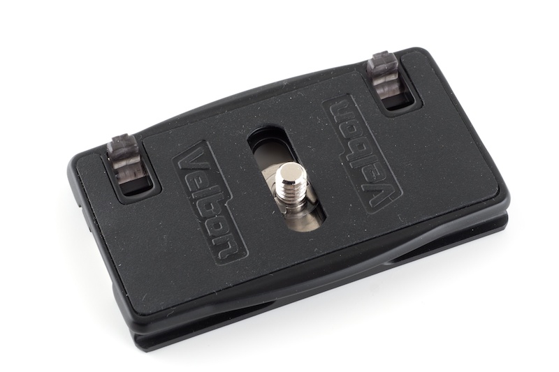 VS-5400Qに付属するクイックプレートQHD-53Qには、カメラずれ防止のストッパーが設けられています