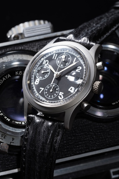 ストロボ光を直射させず、被写体の上を通り過ぎる感覚で