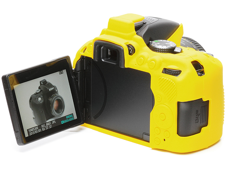 シリコンカバーを装着したままでもバリアングル液晶モニターを使用できる