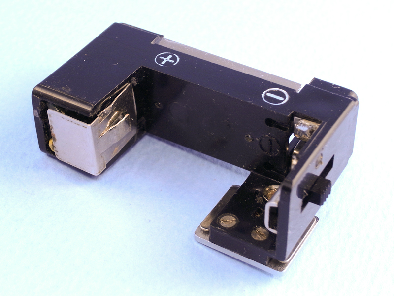 接点と回路を、あらためて本体に組み込むとこのようになる。