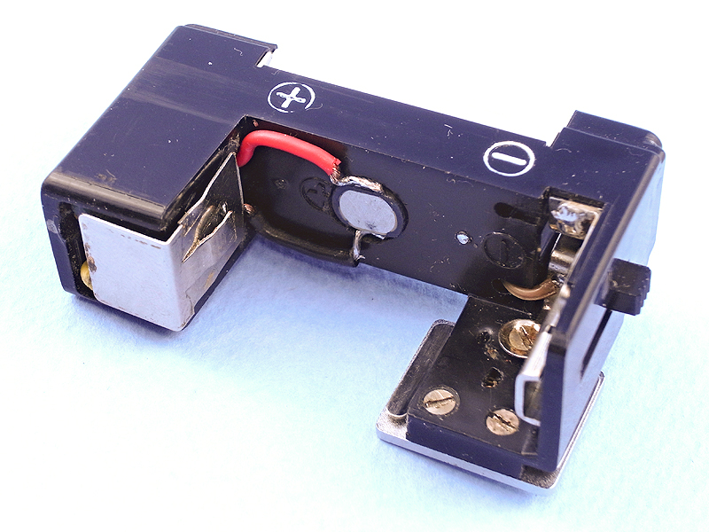 全ての部品が何とか綺麗に収まった! PEN-FLASH本体にLEDライト、電子回路、スイッチの全てが内蔵されている。