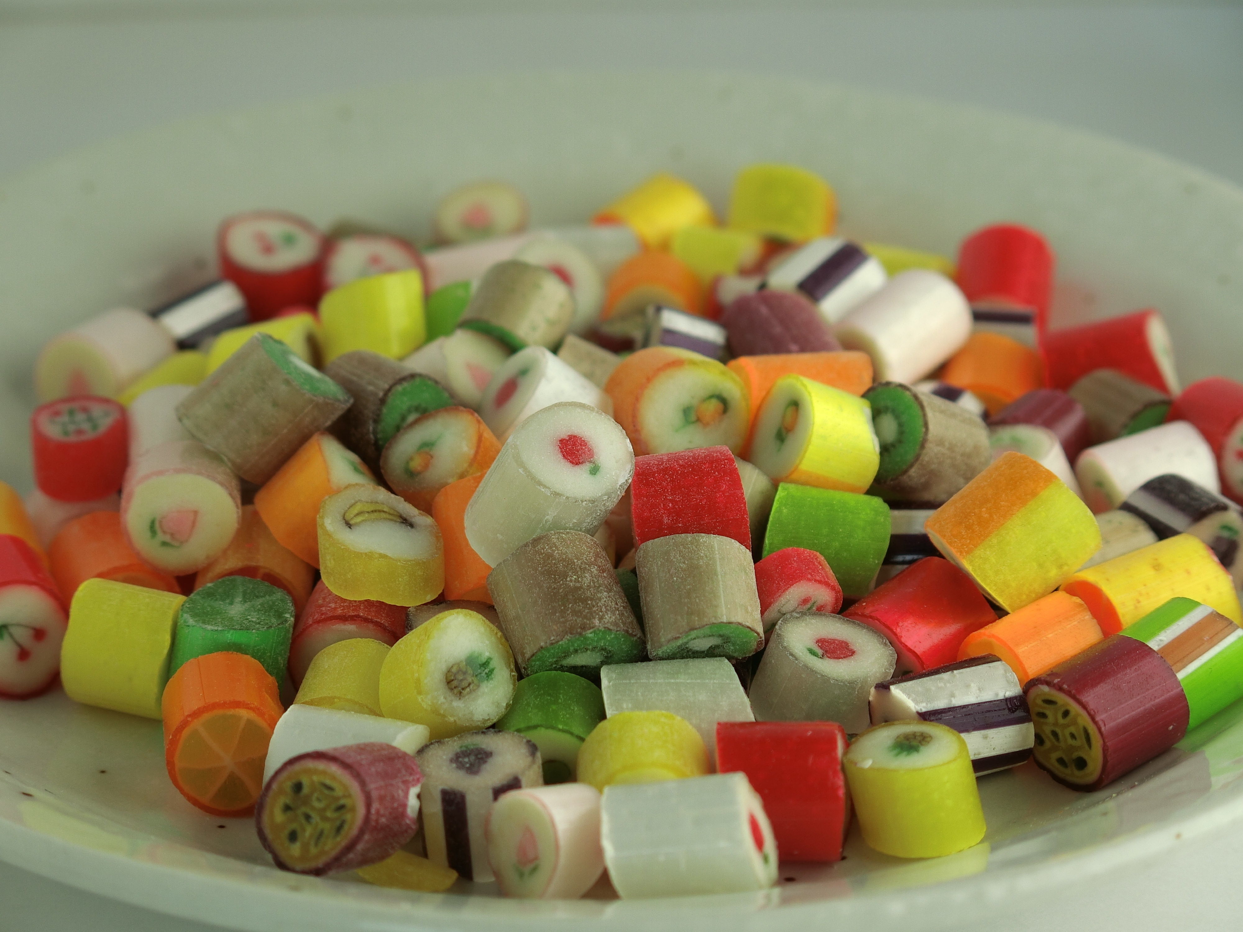 ホワイトバランス：暖色寄り、明るさ：0.0EV