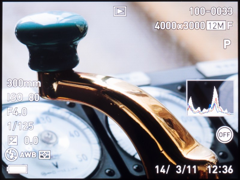 再生時の画面。「DISP（上キー）」を押すと情報表示をすべて消すこともできる。