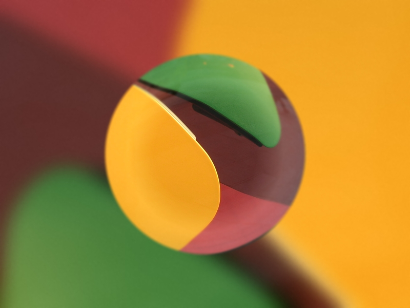 ショーウインドウの中のディスプレイを構成的に撮影。色や形をこんな風に切り取ってみても面白い。