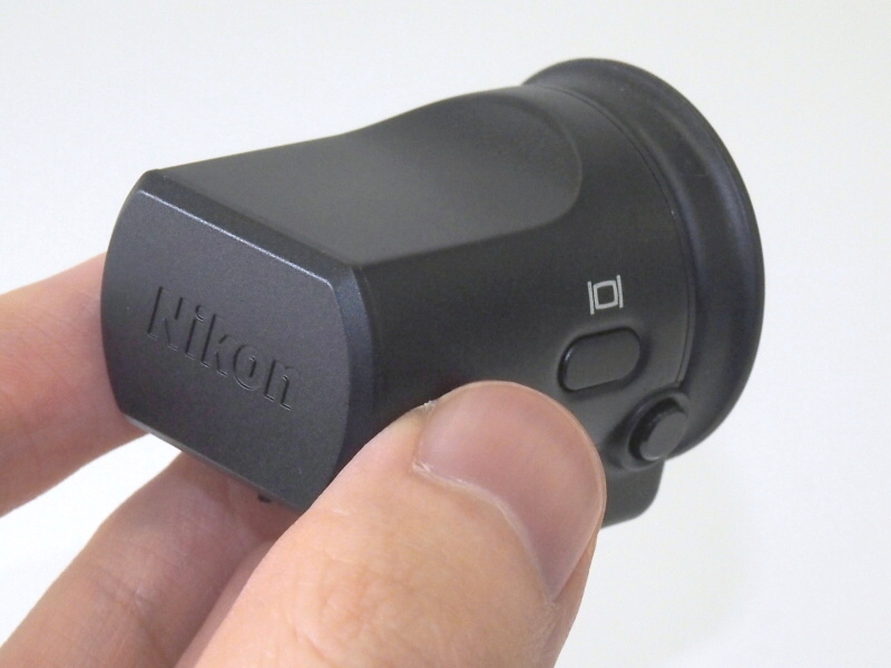 電子ビューファインダー「DF-N1000」（単体税別3万3,000円）アイセンサー付き