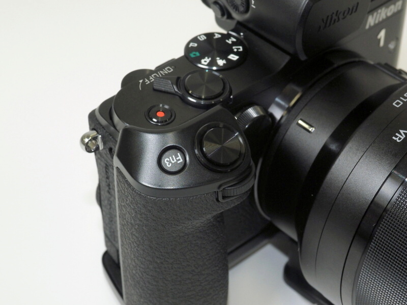 グリップのボタンとダイヤル。Fn3はグリップ装着時のみ使用可能