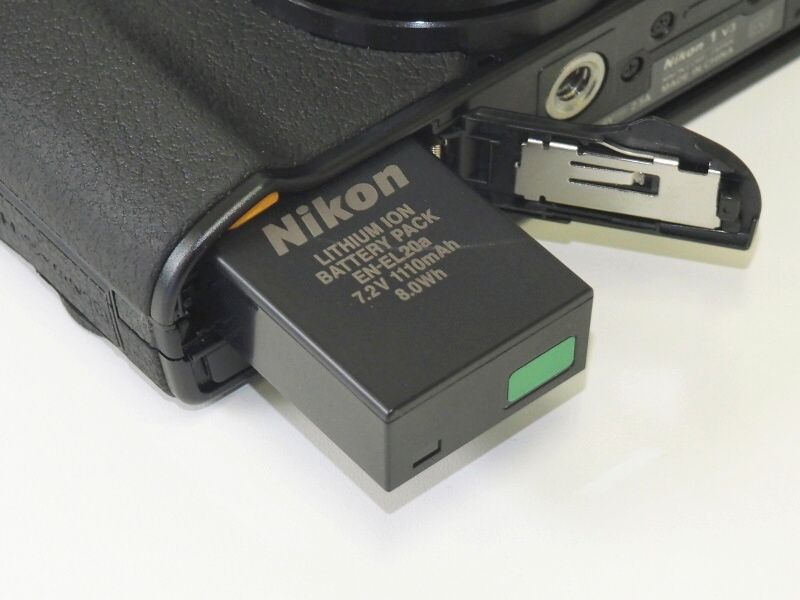 バッテリーは「EN-EL20a」