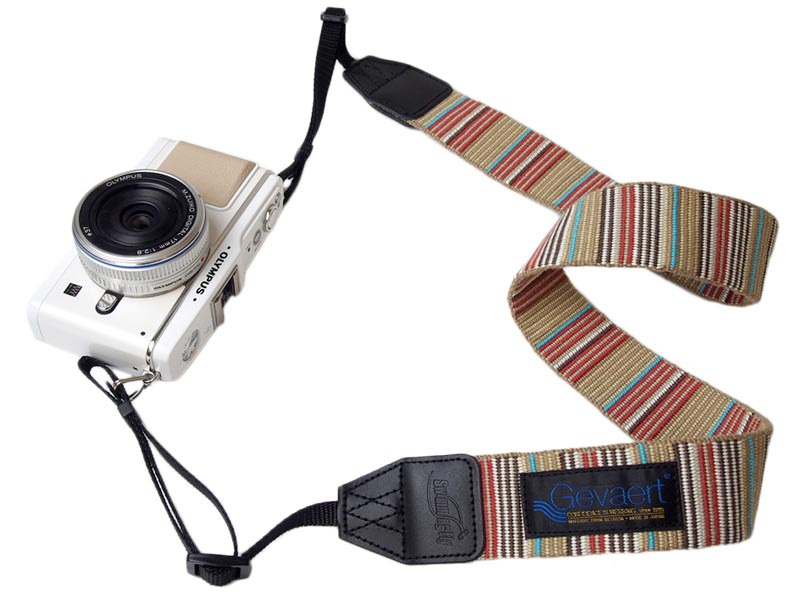 淡い色合いの中にもインパクトのあるカラーが効いているベージュ。