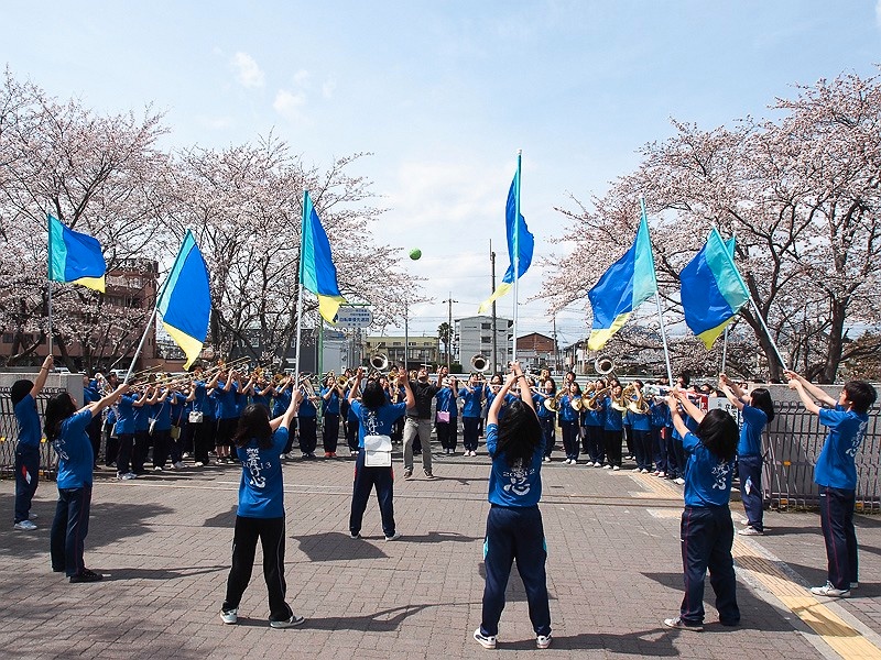 ブラスバンド部ということで、演奏中の記念撮影も。撮影は終始、和気あいあいと進んだ
