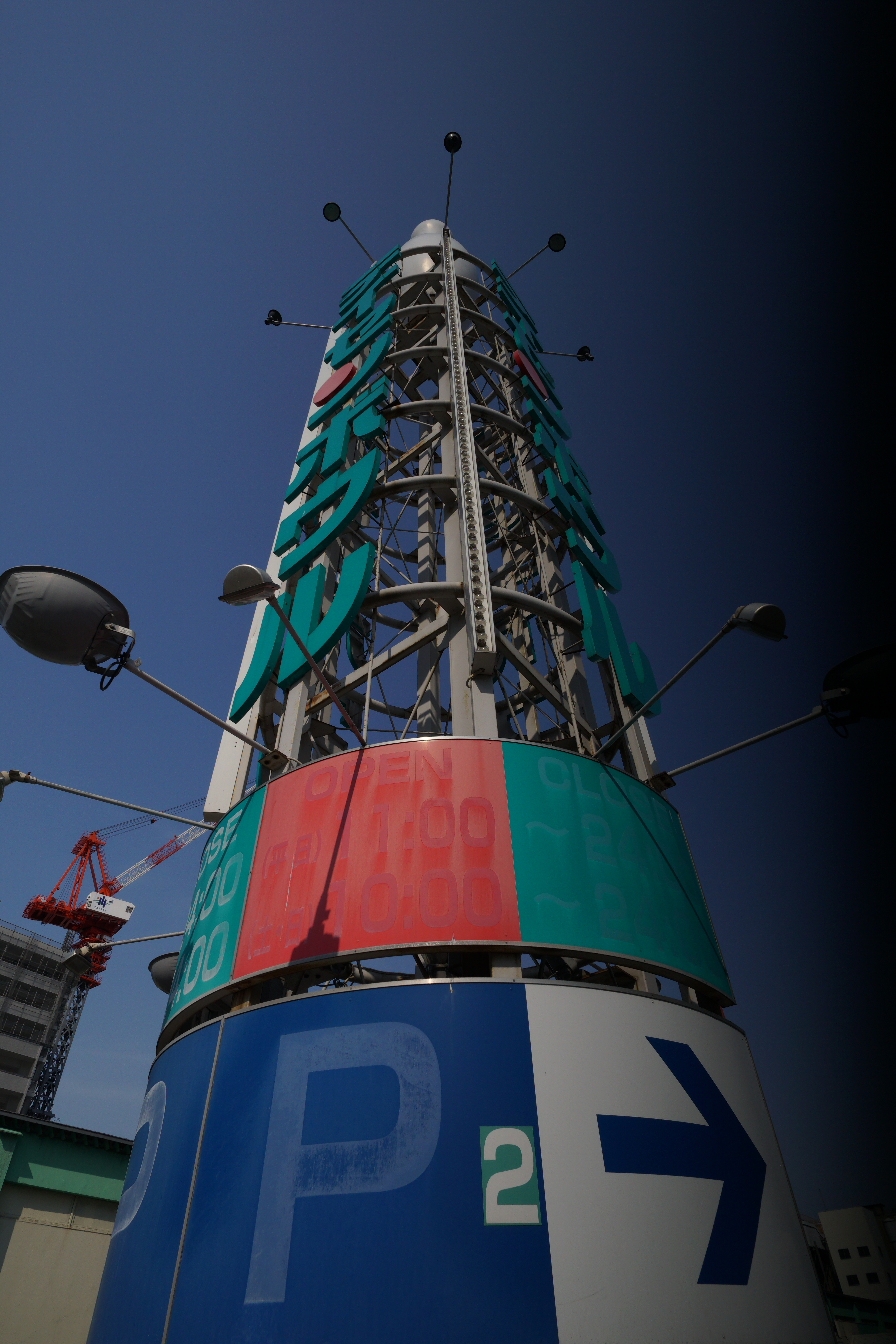 純正以外のレンズで「電子先幕シャッター」がオンだと明るさのムラが出る場合がある。というのを忘れて撮ったらこうなった。ISO200 / F9 / 1/2,000秒